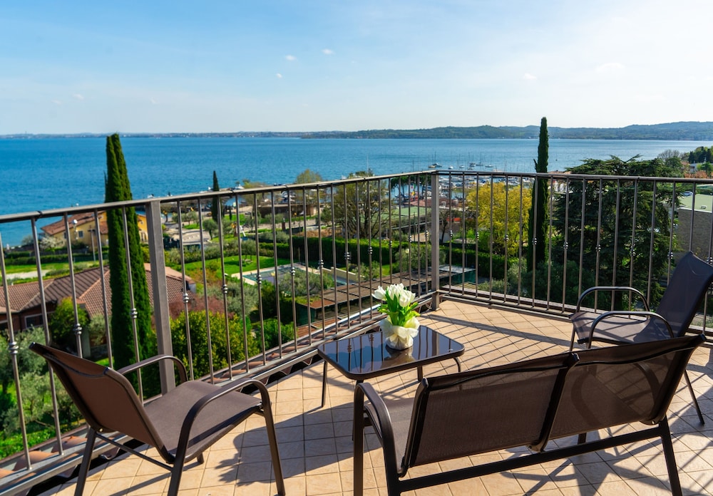 Panoramic Room, Lake View photo 3