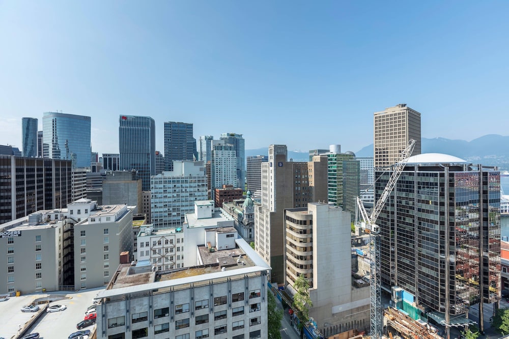 Suite, 1 King Bed, City View