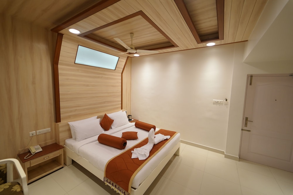 Suite, 1 King Bed photo 2