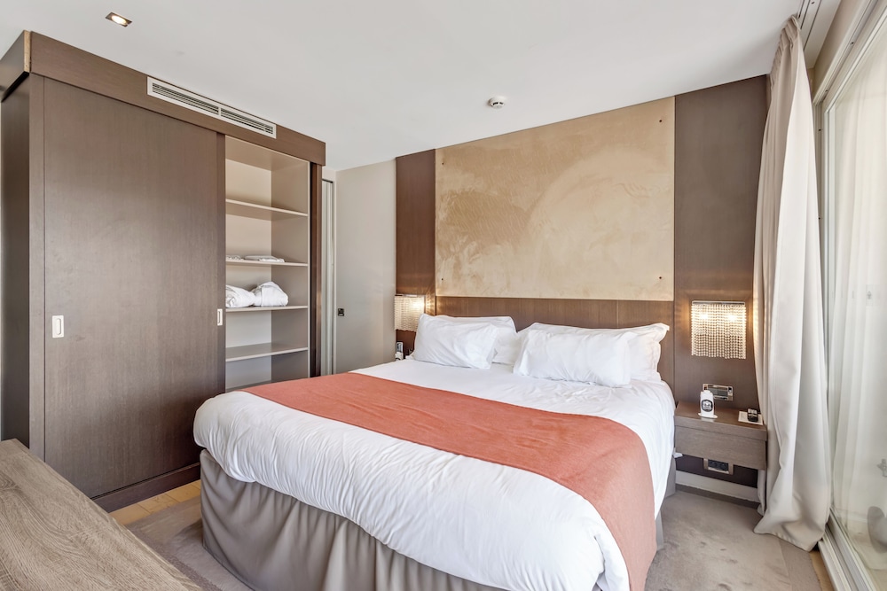 Deluxe Suite, 1 King Bed with Sofa bed photo 1