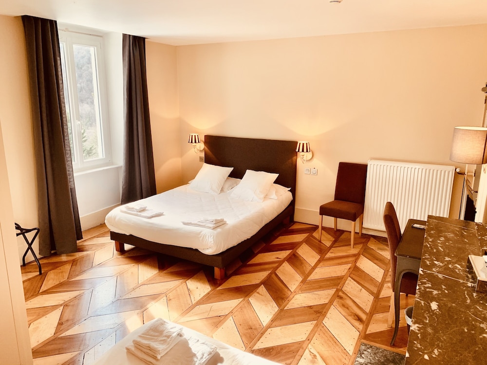 Quadruple Room, Bathtub