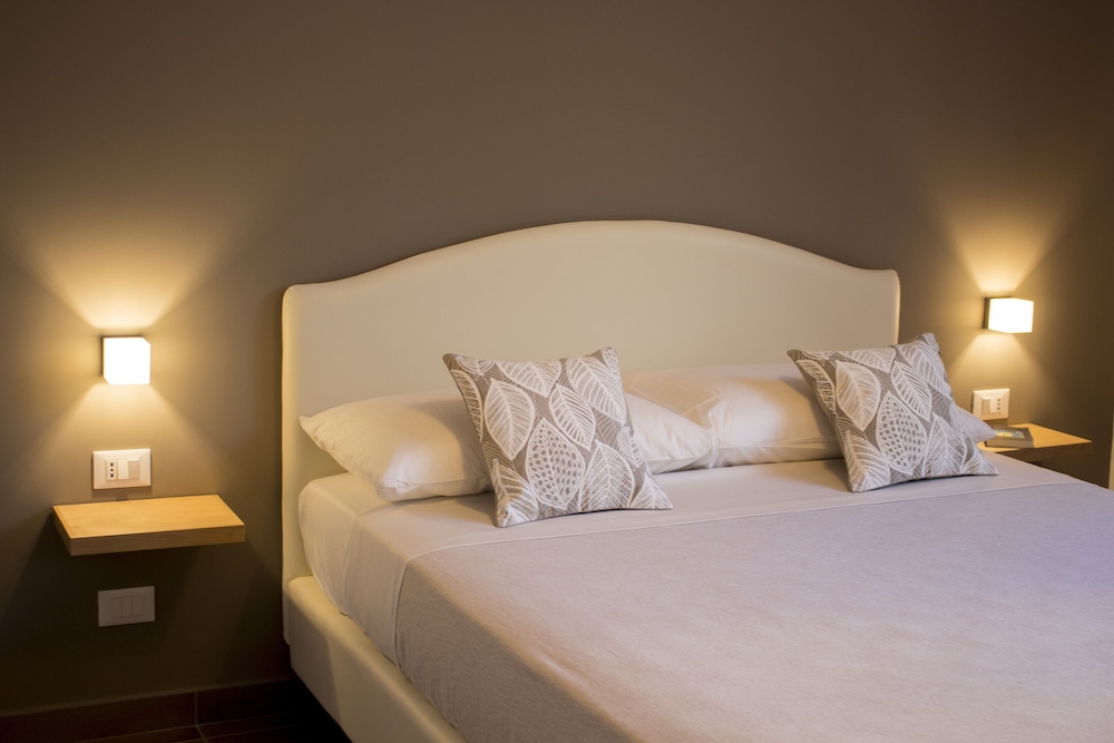 Romantic Double Room, Patio, Ground Floor photo 3
