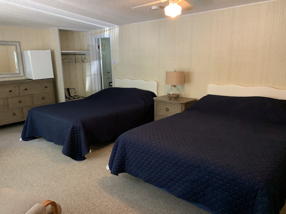 Room 7, 2 Queen Bed