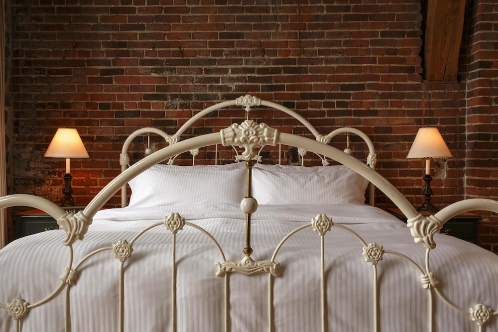 Signature Room, 1 King Bed (St Paul View) photo 1