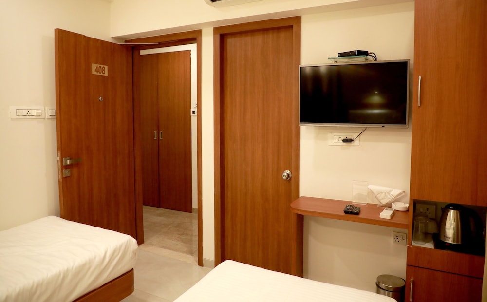 Deluxe Room - Photo 11