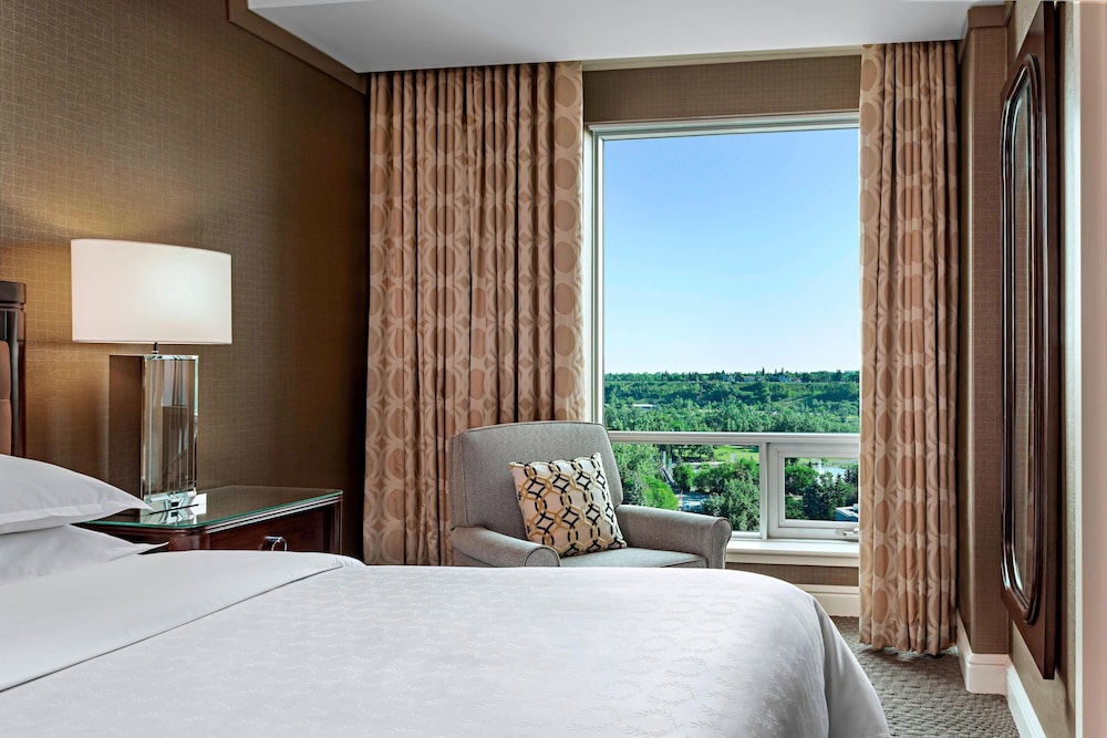 Executive Suite, 1 Bedroom, Corner - Photo 3