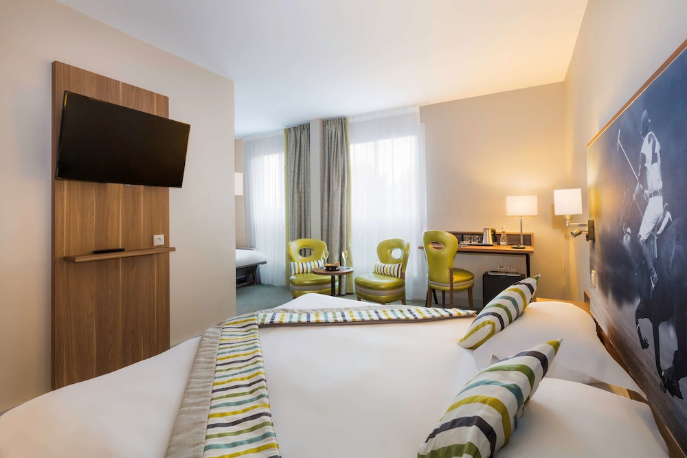 Deluxe Room, 1 King Bed, Non Smoking, Park View (with Sofabed) photo 2