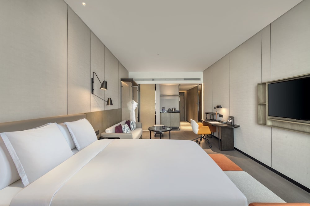 Standard Room, 1 King Bed photo 3