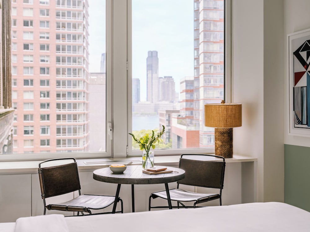 Superior Studio, 1 Queen Bed, City View photo 2