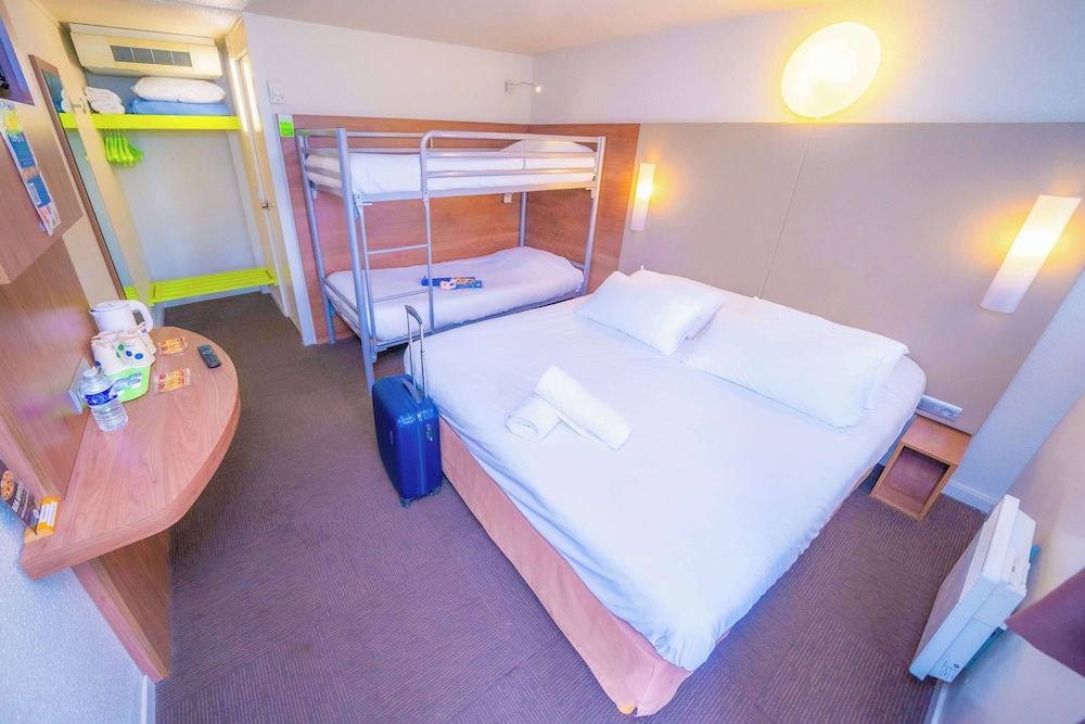 Standard Room, Multiple Beds - Photo 1