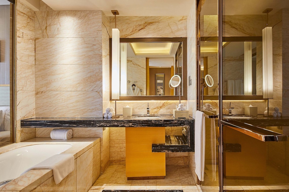 Club Room, 2 Double Beds, City View - Photo 4