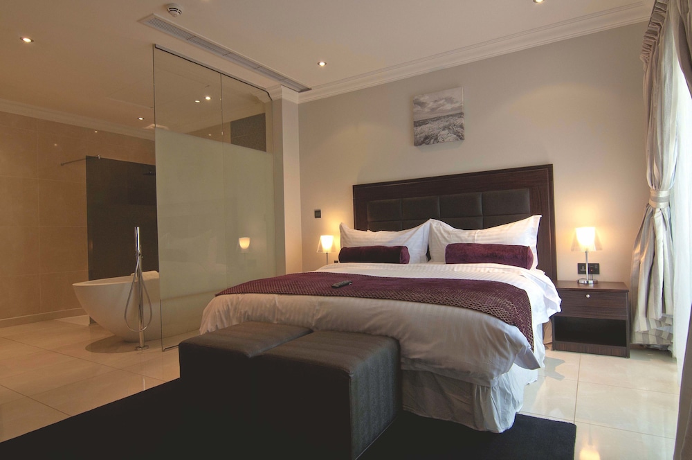 Elite Suite, 1 King Bed photo 2