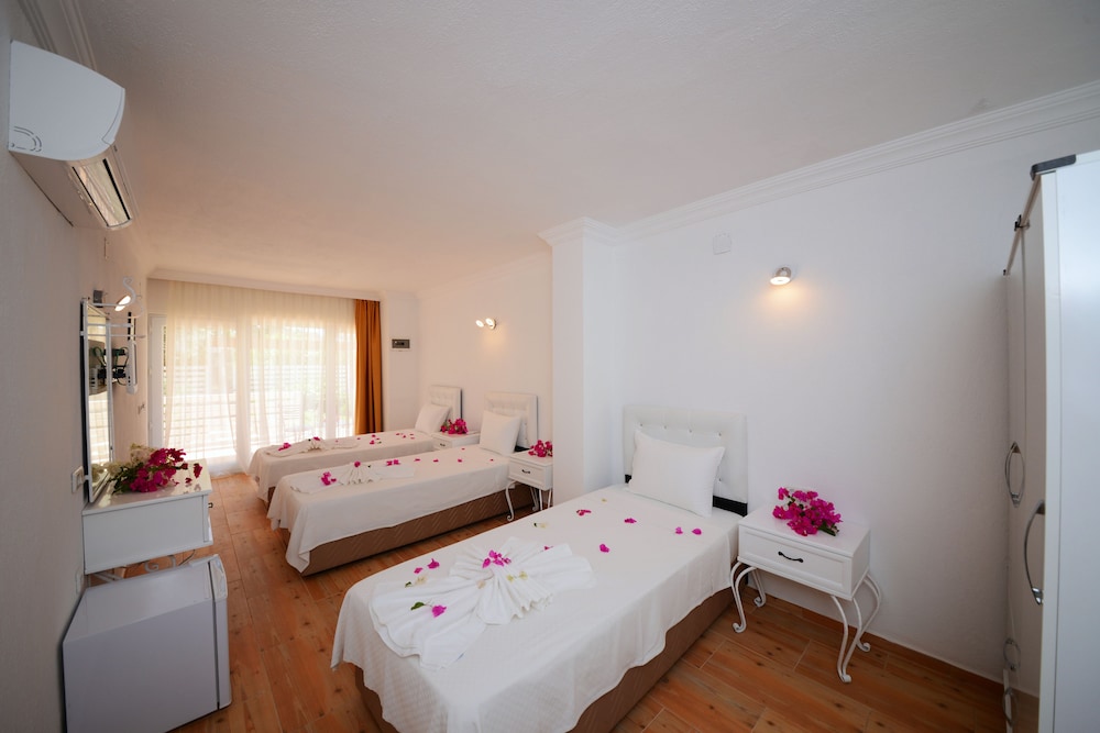 Signature Triple Room, Garden Area photo 1
