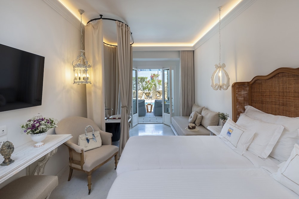 Signature Two Bedroom Suite with Private Pool & Garden View photo 3