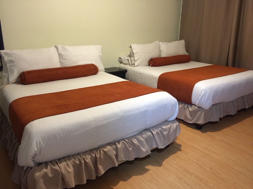 Standard Quadruple Room, 2 Double Beds, Non Smoking, Private Bathroom