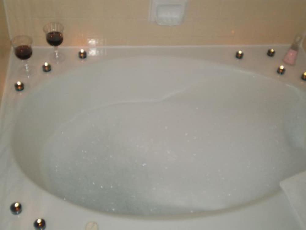 Suite, 1 King Bed, Jetted Tub photo 2