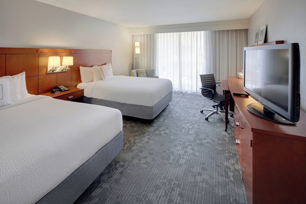 Room, 2 Double Beds (Mobility/Hearing Accessible, Tub)