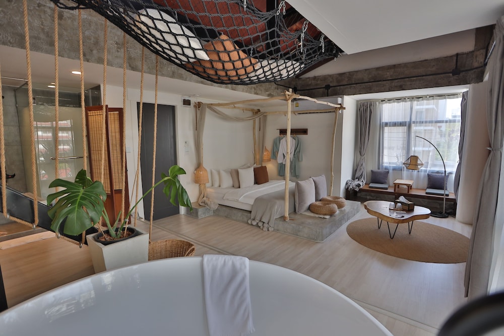 Signature Loft, 1 Bedroom, Non Smoking, Bathtub photo 2