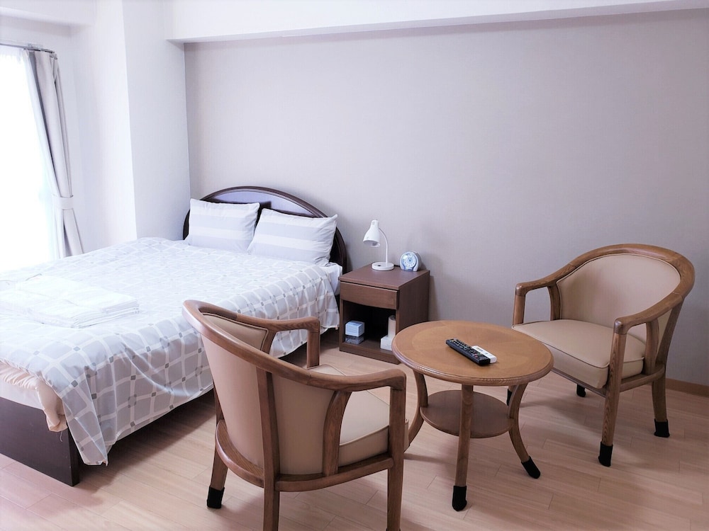 Double Room, Smoking
