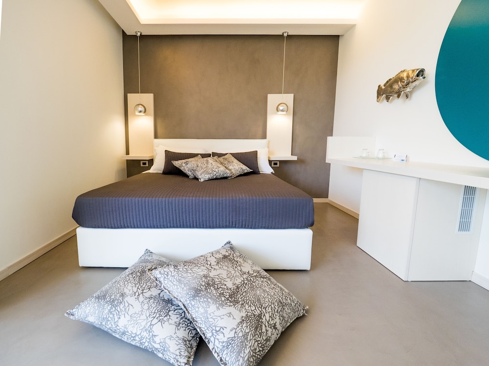 Deluxe Double Room, Pool View