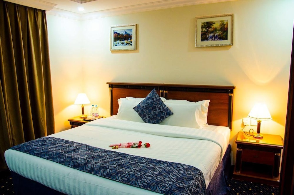 Standard Room, 1 King Bed photo 1