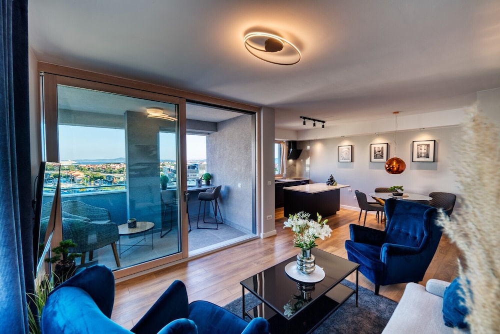 Panoramic Apartment, 2 Bedrooms, Hot Tub, Sea View
