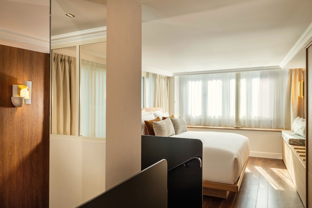 Signature Suite