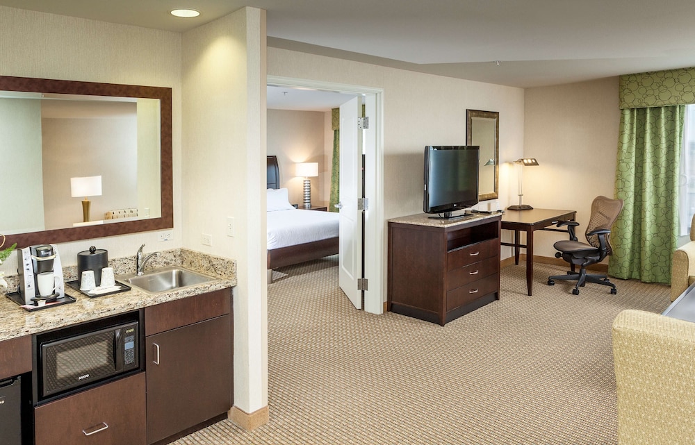 Suite, 1 King Bed - Photo 2