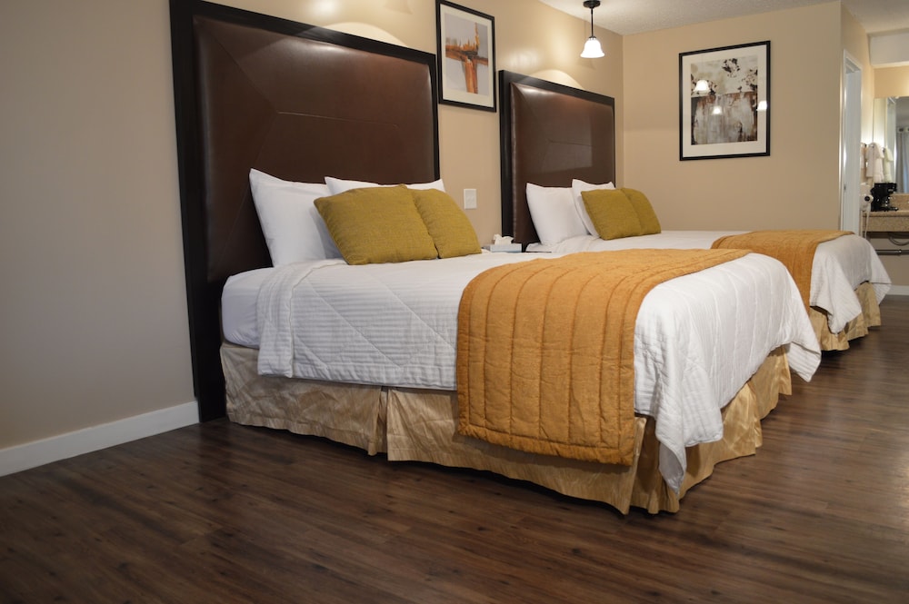 Superior Double Room, 2 Queen Beds, Refrigerator & Microwave