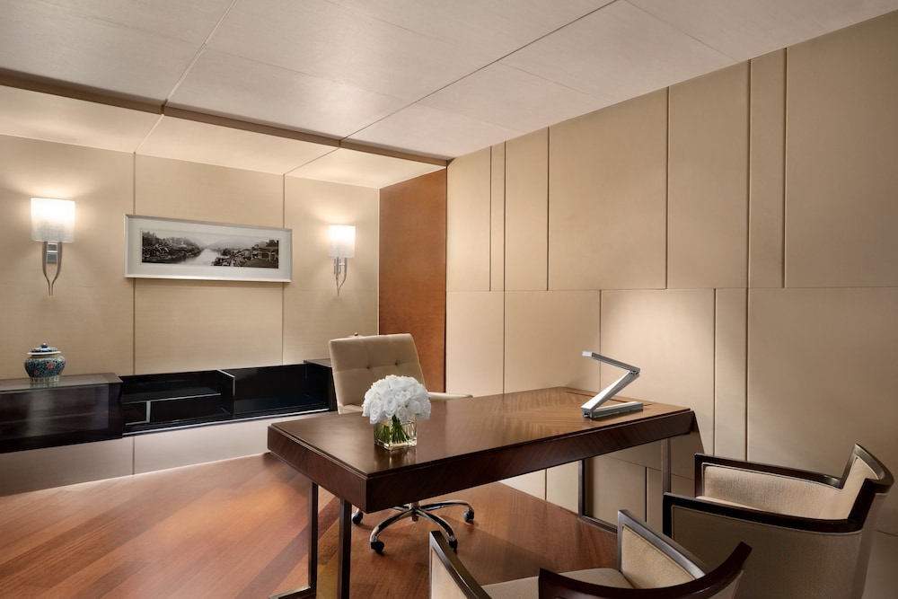 Valley Wing Grand Diplomat Suite King