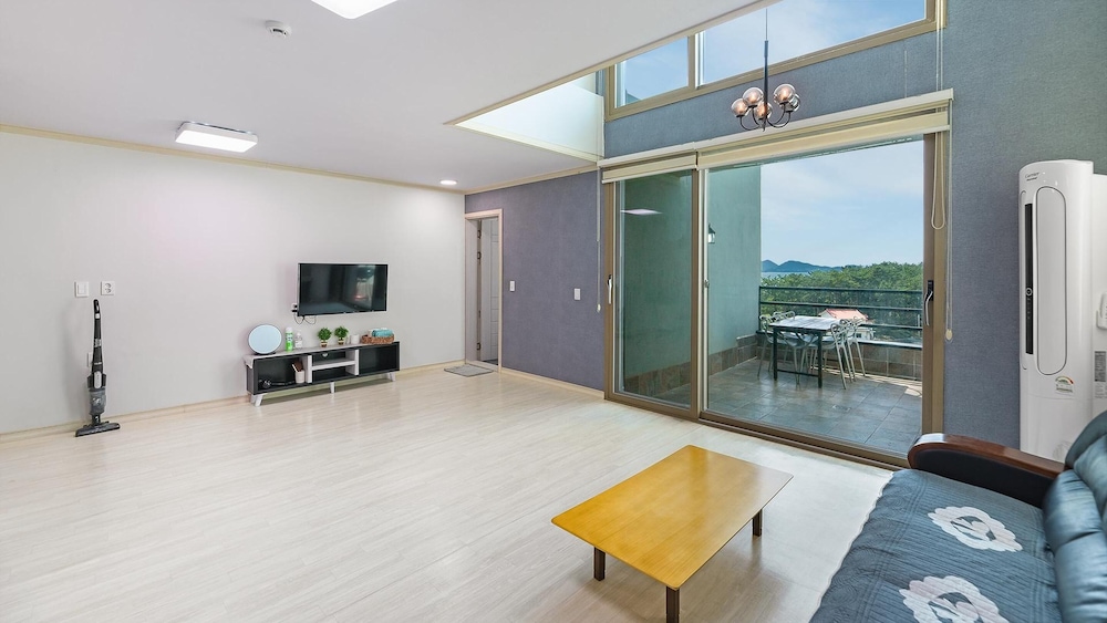 Basic Room, 1 Bedroom (104(OceanView,Spa,withpet)) - Photo 2