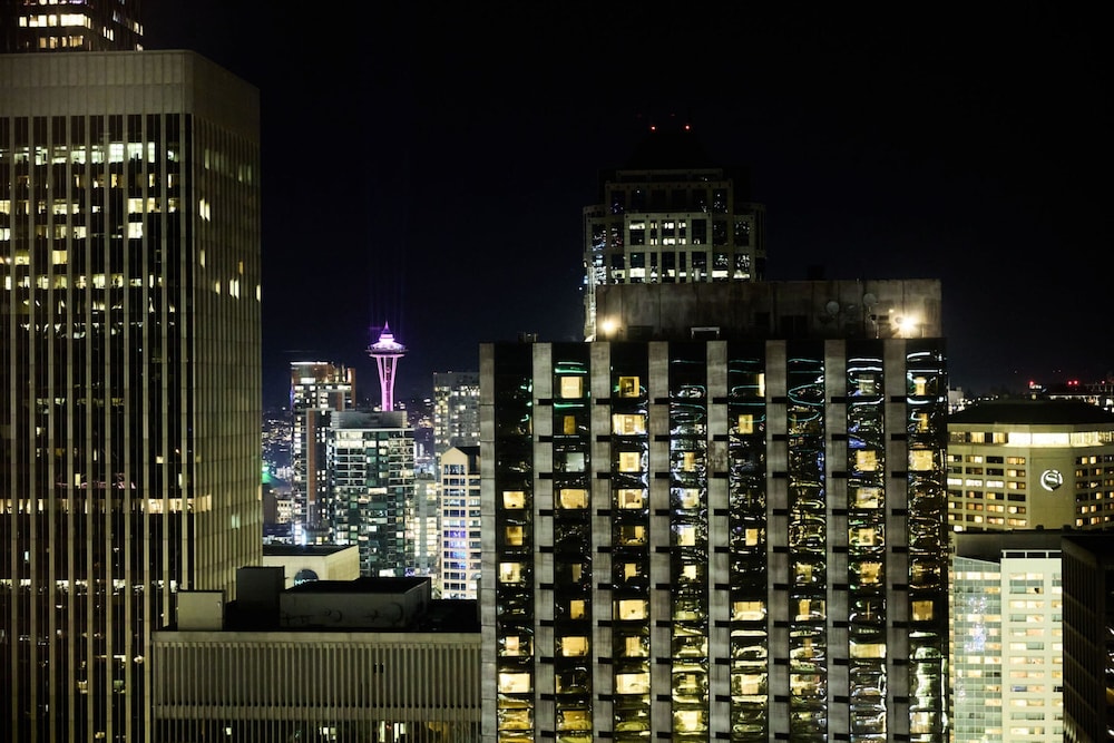 Deluxe Room, 1 King Bed, City View - Photo 10