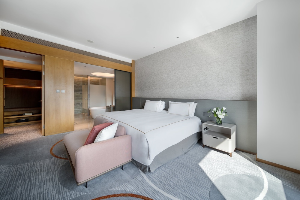 1 Bedroom Suite City View