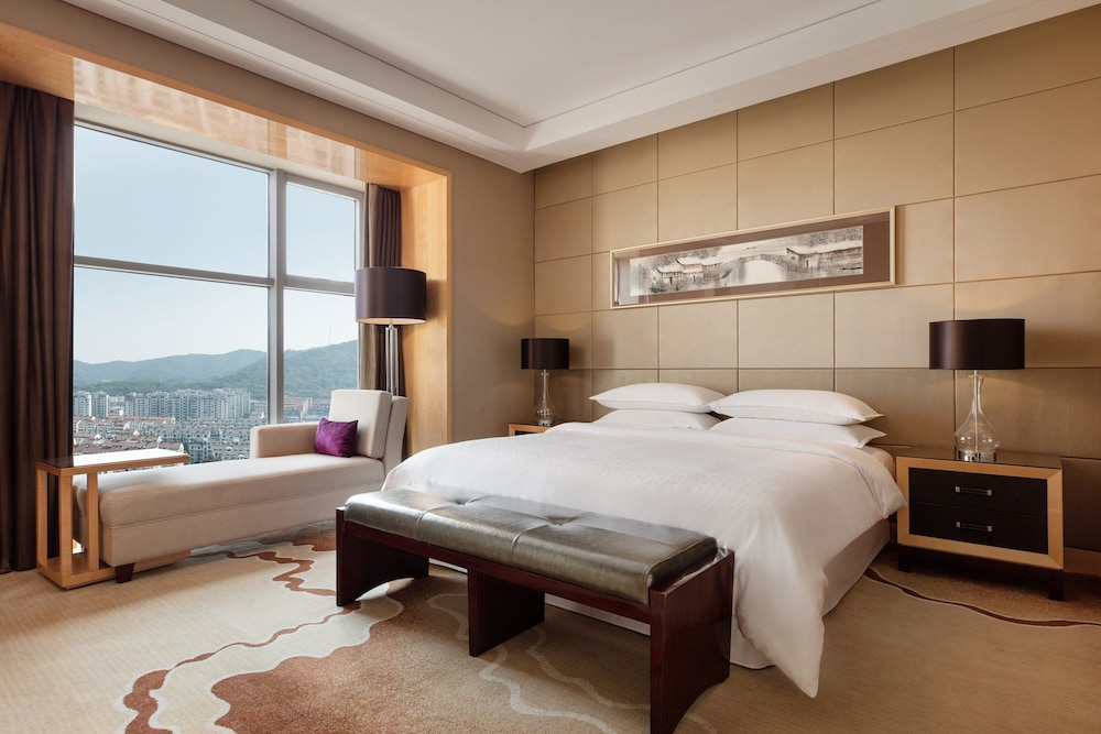 Club Suite, 1 Bedroom, Mountain View - Photo 1