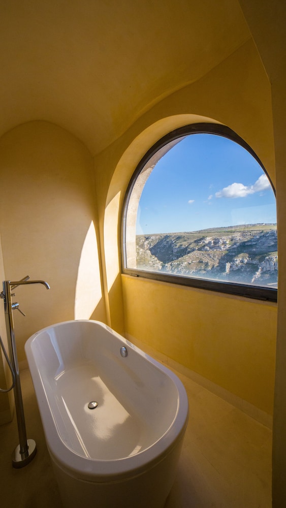 Superior Suite - Photo 6
