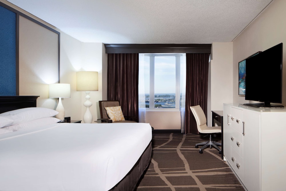 Deluxe Room, 1 King Bed - Photo 4