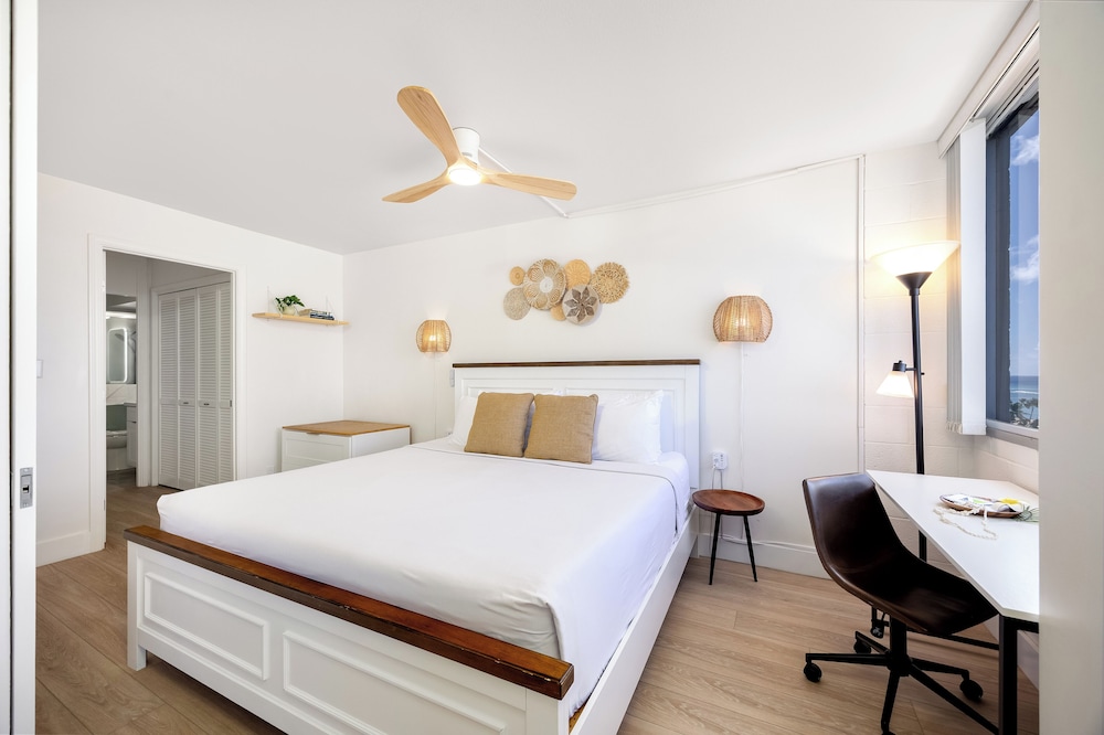 Ocean View 1BR at Ilikai Marina: Apartment, 1 Bedroom, Ocean View (0187) photo