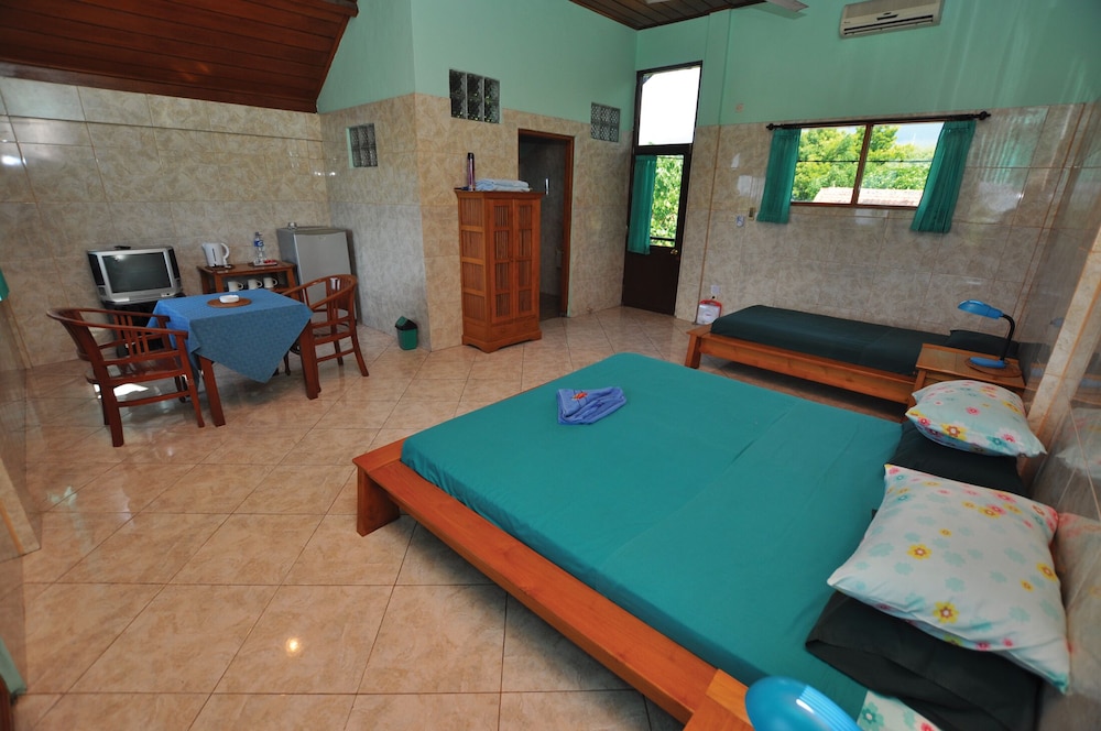Superior Room, 1 Bedroom, Partial Ocean View, Garden Area photo 3