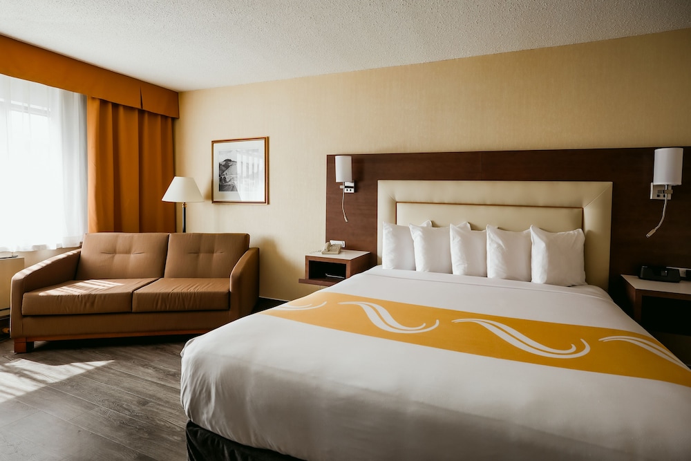 Business Room 1 King Bed with sofa bed Non Smoking photo 3