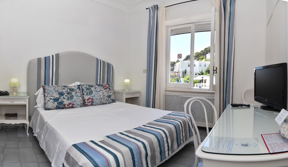 Economy Double Room photo 2