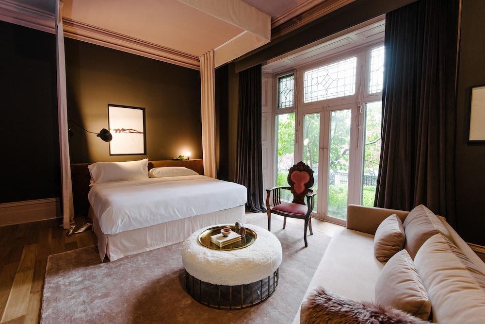 Premium Room, 1 King Bed photo 1