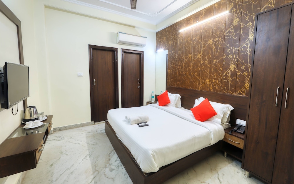 Deluxe Double Room A/C - Photo 3