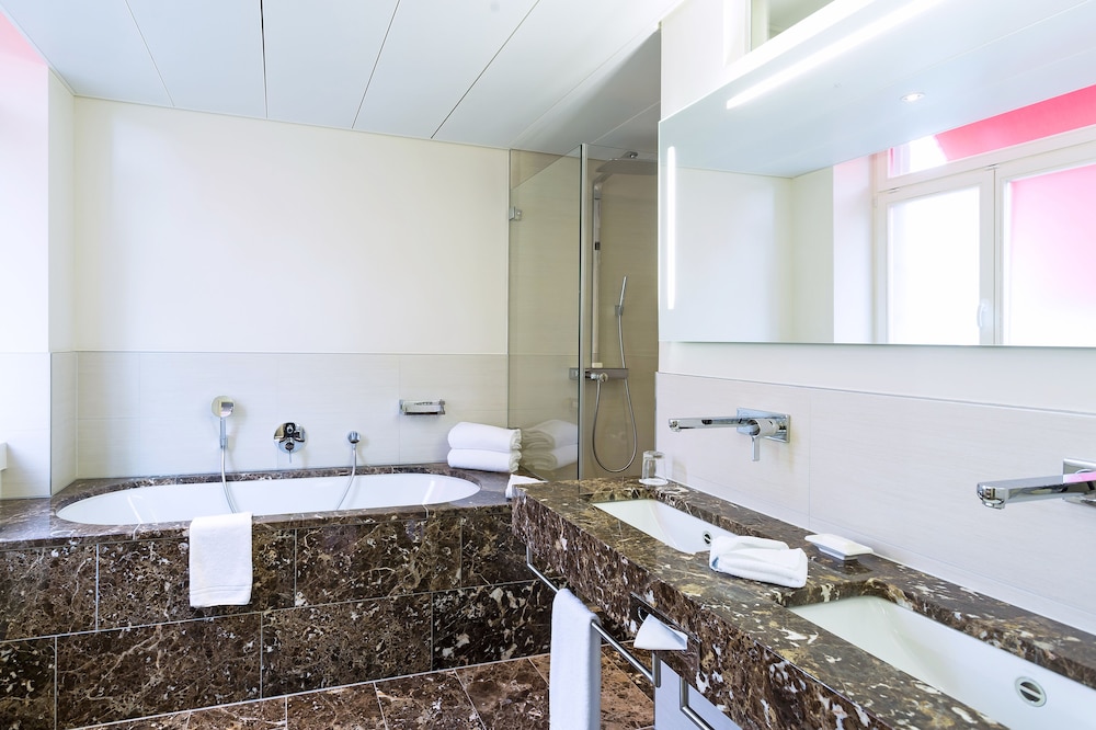 Presidential Suite, 1 Bedroom, Balcony thumbnail 6