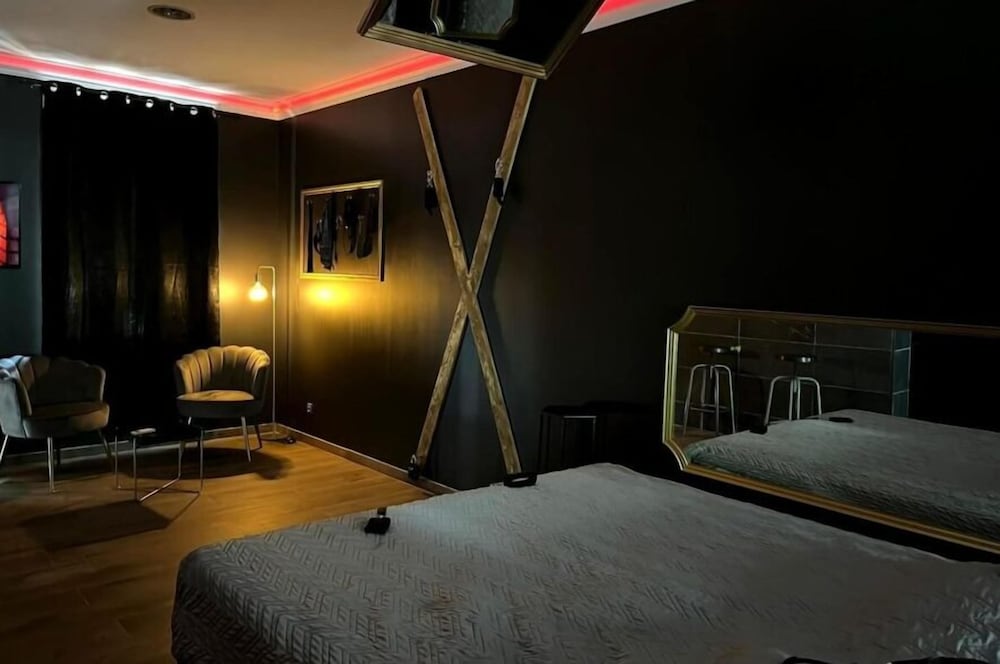Room, River View