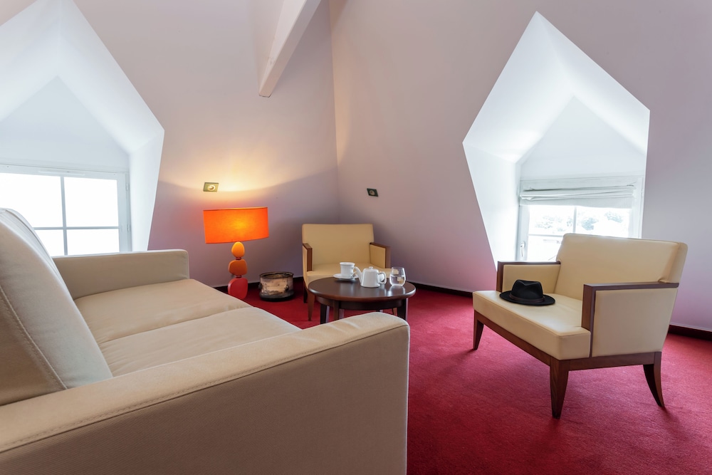 Suite - Photo 3