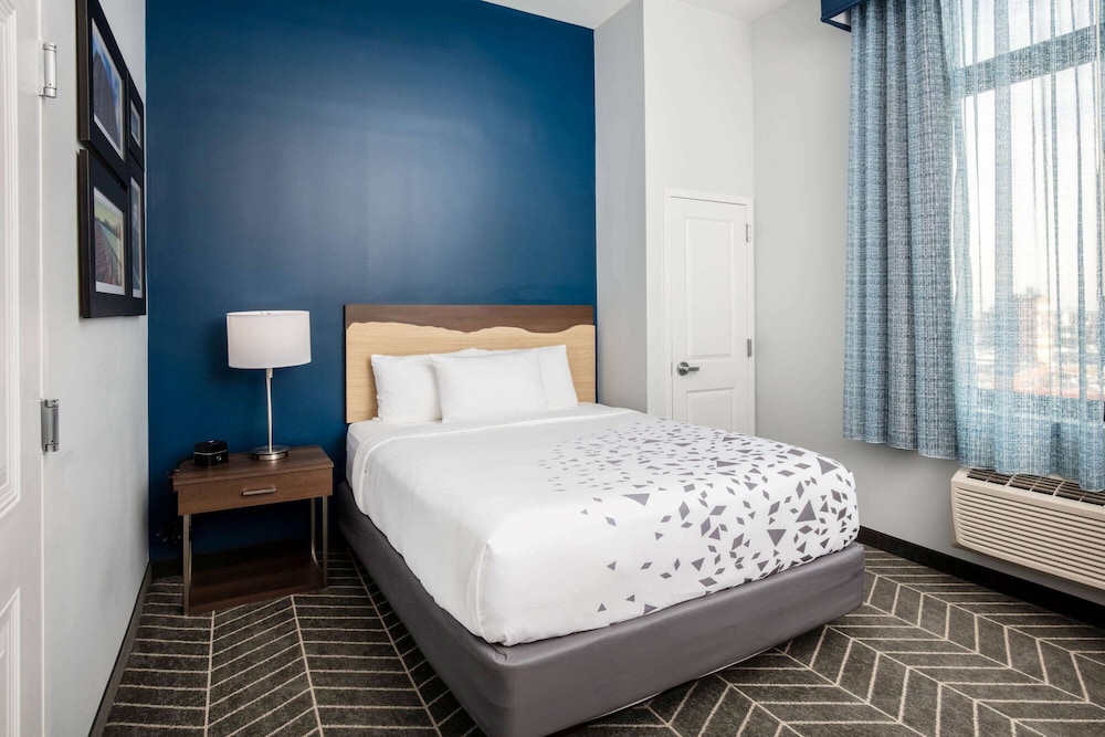 Room, 1 Queen Bed, Accessible, Non Smoking (Mobility)