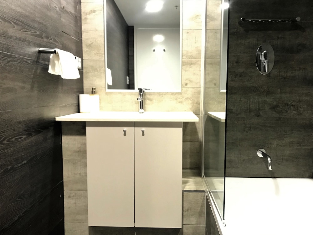 2-Bedroom Apartment (2 Kings And 1 Double Sofa Bed Or 1 King, 2 Singles And 1 Double Sofa Bed)