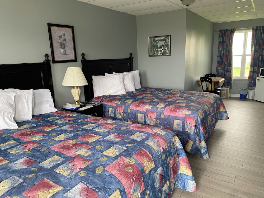 Standard Room, 2 Queen Beds photo 2