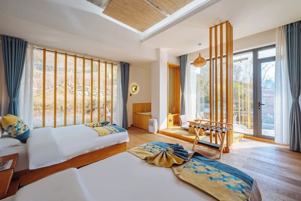 Superior Twin Room, Hill View