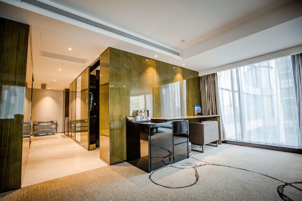 Deluxe Suite, 1 King Bed photo 1